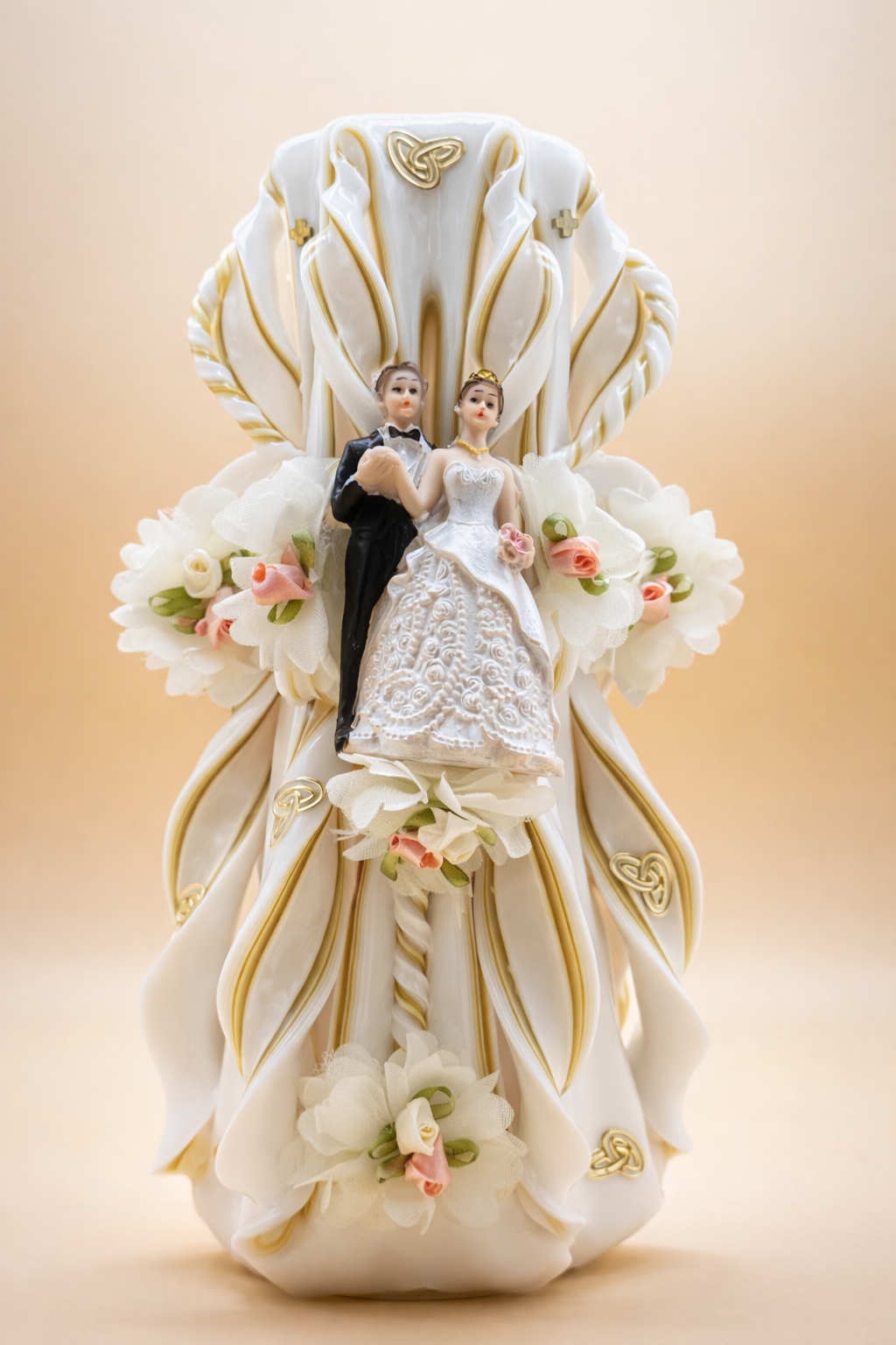 Vela de boda artesanal con figura de novios – hecha a mano
